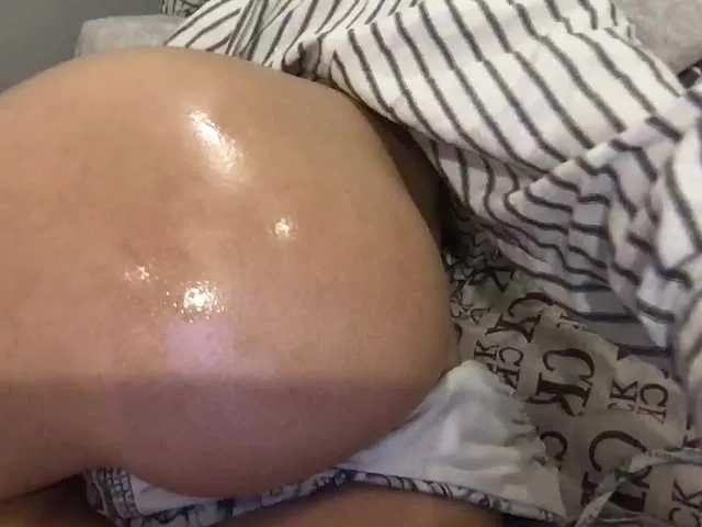 Live sex webcam photo for miss--kiss #290638127