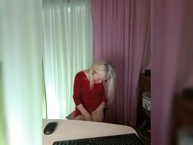 Live sex webcam photo for miss-1m #291761368