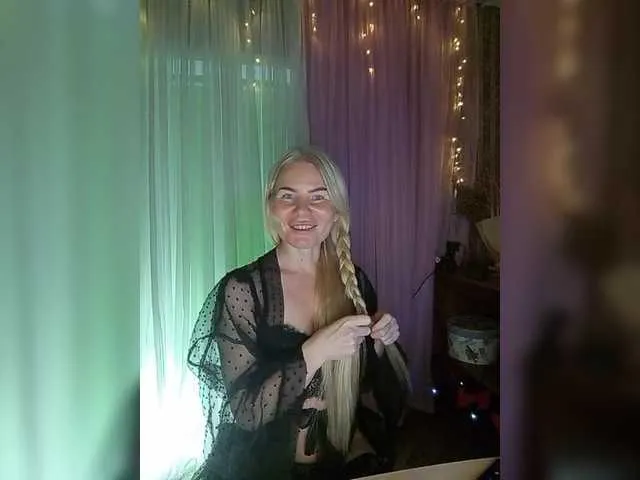 Live sex webcam photo for miss-1m #292371427