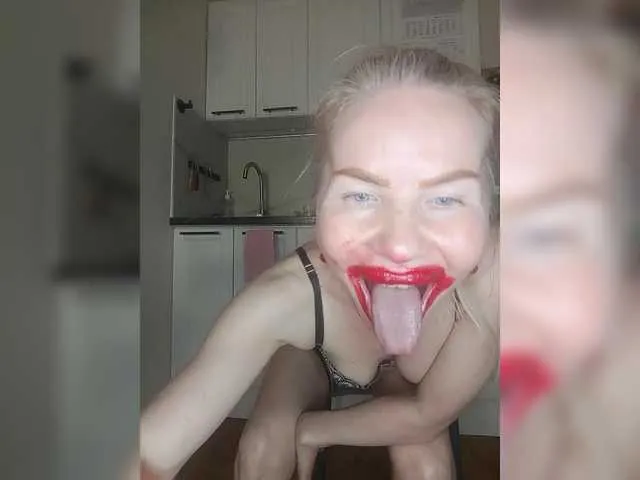 Live sex webcam photo for miss-1m #293570357