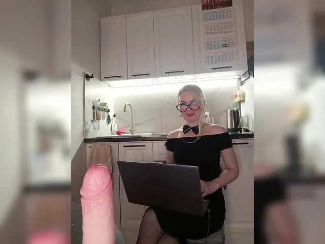 Live sex webcam photo for miss-1m #293651140