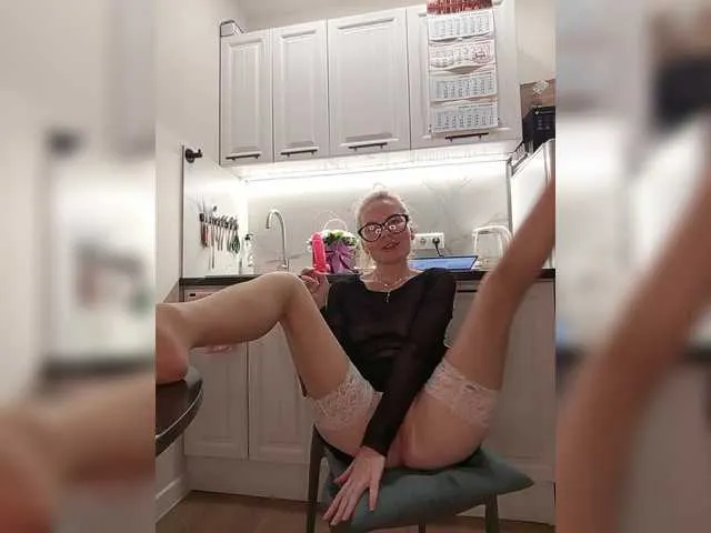 Live sex webcam photo for miss-1m #294182799