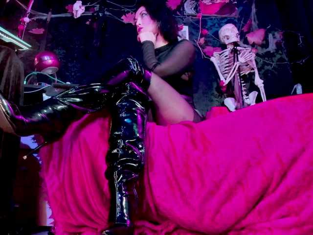 Live sex webcam photo for miss-asmodeus #276393499