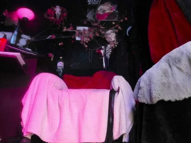 Live sex webcam photo for miss-asmodeus #290962446