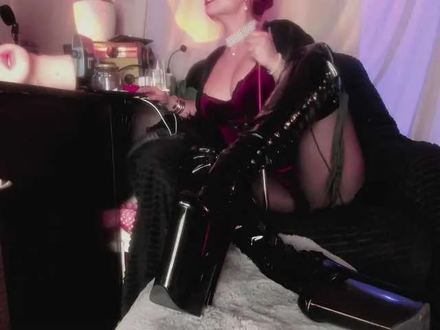 Live sex webcam photo for miss-asmodeus #293657826