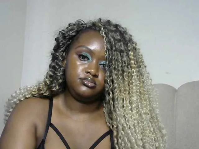Live sex webcam photo for miss-caramel #291654949