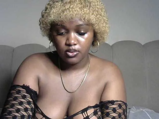 Live sex webcam photo for miss-caramel #292845395