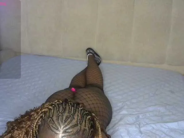 Live sex webcam photo for miss-caramel #293783973