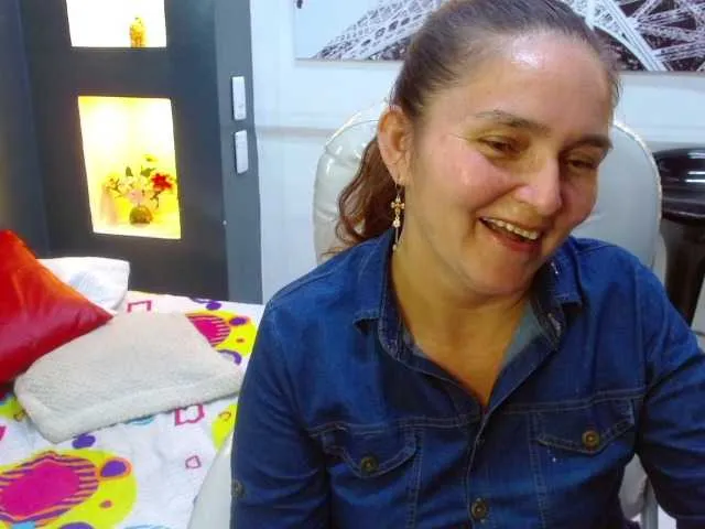 Live sex webcam photo for miss-kasandra #278059145