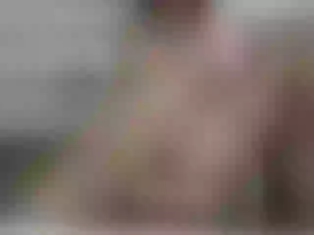 Live sex webcam photo for miss-s #292043911