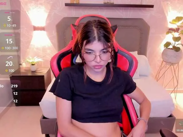 Live sex webcam photo for miss-sara45 #290182579