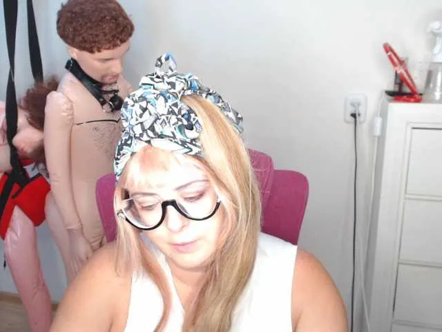 Live sex webcam photo for missGODDESS #273950284