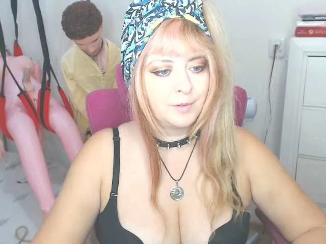 Live sex webcam photo for missGODDESS #274573117