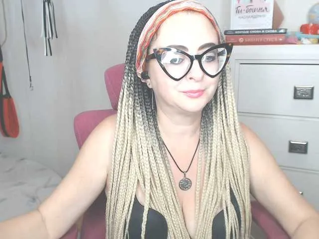 Live sex webcam photo for missGODDESS #275615427