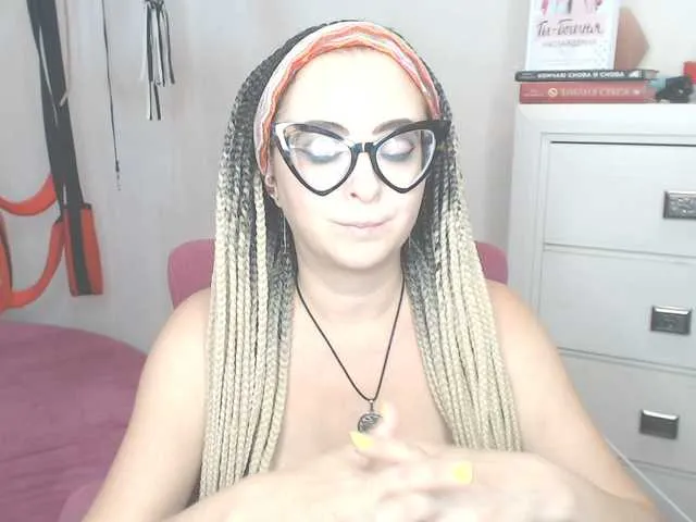 Live sex webcam photo for missGODDESS #275621723