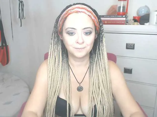 Live sex webcam photo for missGODDESS #275794857