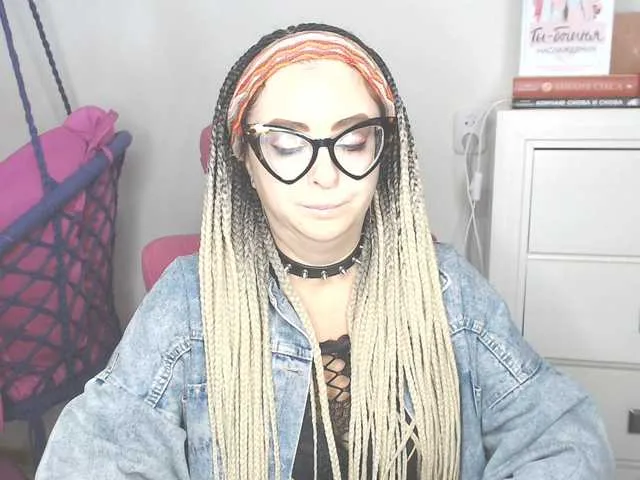 Live sex webcam photo for missGODDESS #276457758