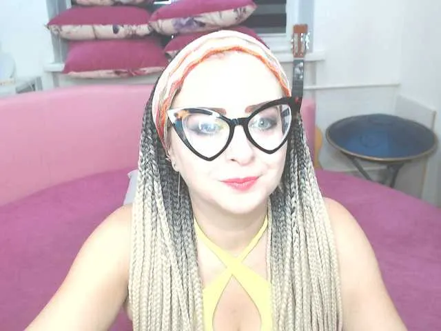 Live sex webcam photo for missGODDESS #276597484