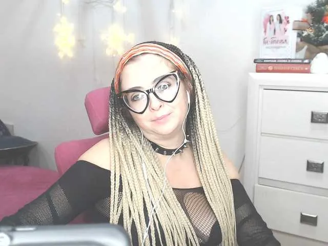 Live sex webcam photo for missGODDESS #277102431