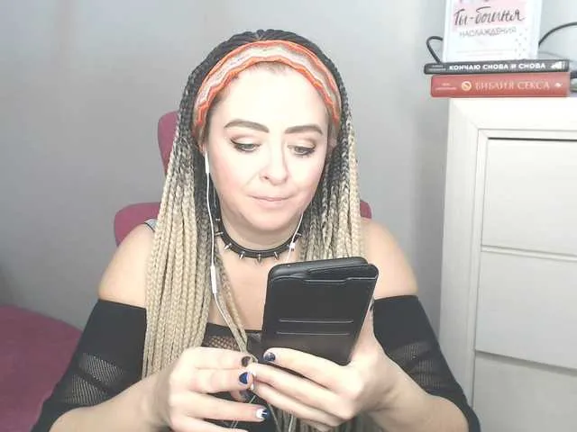 Live sex webcam photo for missGODDESS #277144672