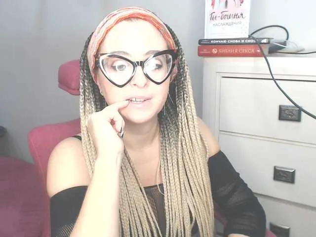 Live sex webcam photo for missGODDESS #277151572