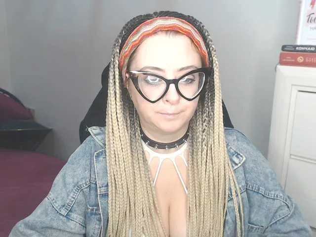 Live sex webcam photo for missGODDESS #277278615