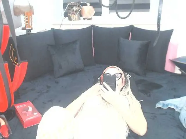 Live sex webcam photo for missGODDESS #277301132