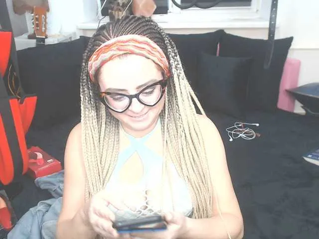Live sex webcam photo for missGODDESS #277302555