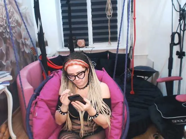 Live sex webcam photo for missGODDESS #277389712