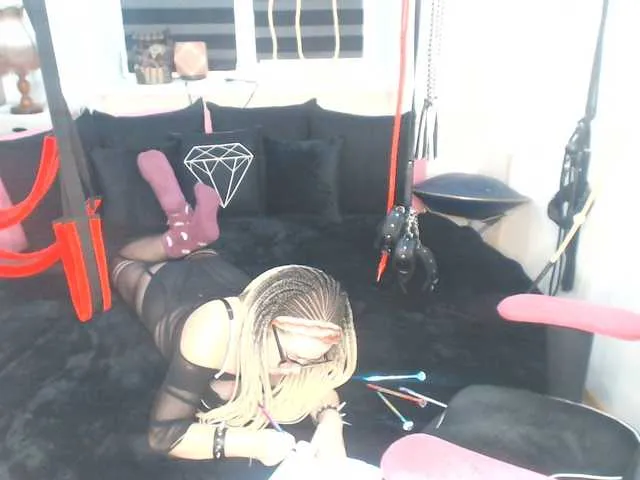Live sex webcam photo for missGODDESS #277492872