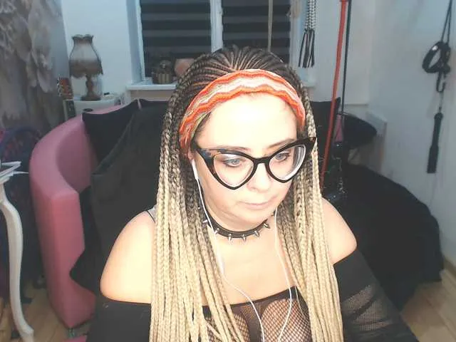 Live sex webcam photo for missGODDESS #277577558