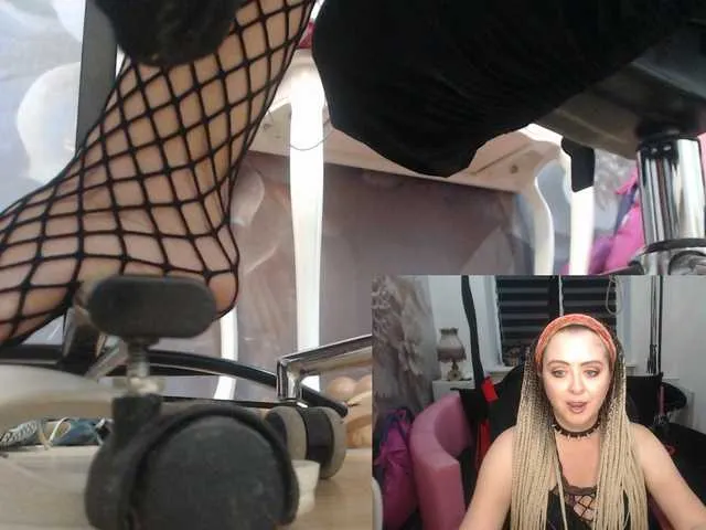 Live sex webcam photo for missGODDESS #277904267