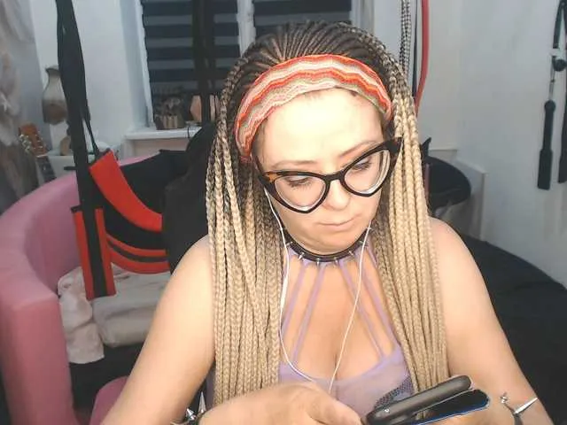 Live sex webcam photo for missGODDESS #277947554