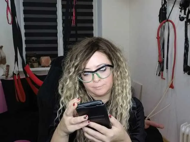 Live sex webcam photo for missGODDESS #290275456