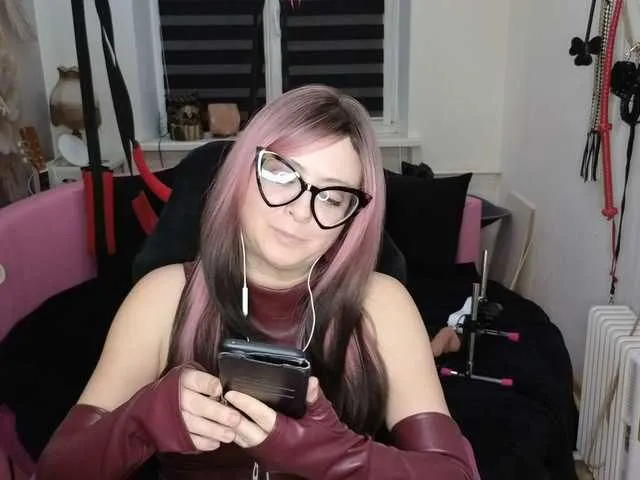 Live sex webcam photo for missGODDESS #290688071