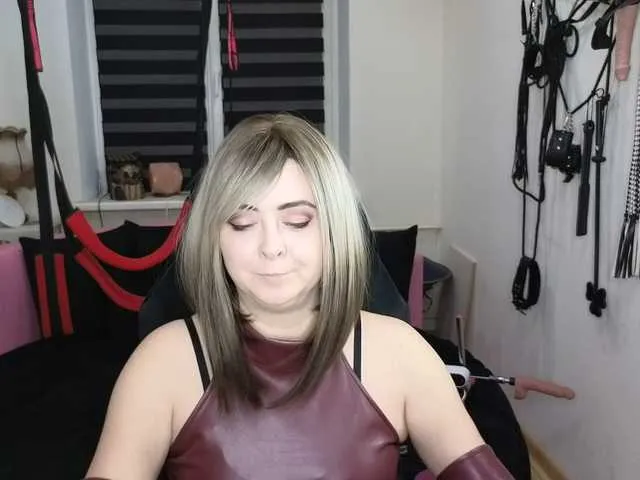 Live sex webcam photo for missGODDESS #290885973
