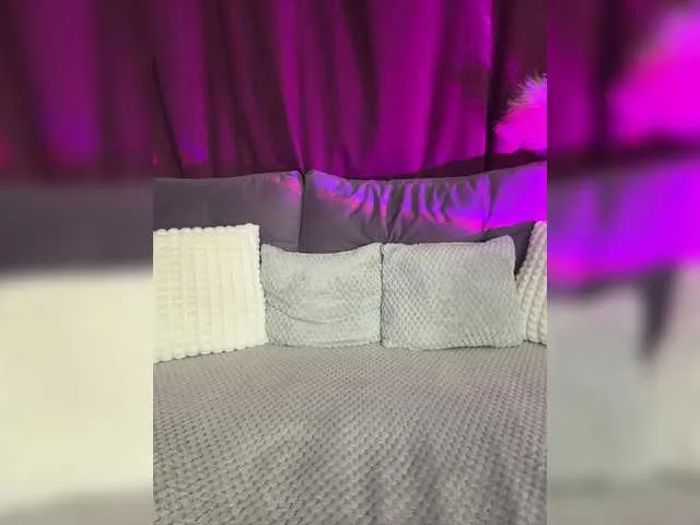 Live sex webcam photo for missJasmine07 #291455335