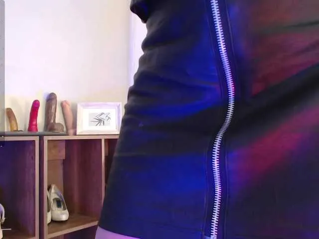 Live sex webcam photo for missellien #276942404