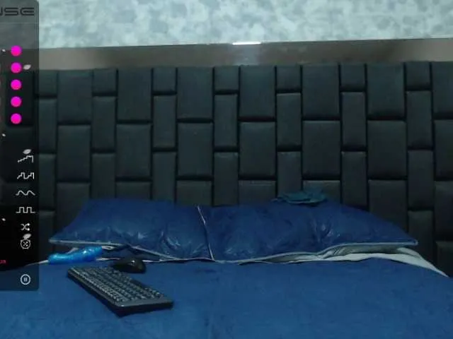 Live sex webcam photo for missmagiic #273970765