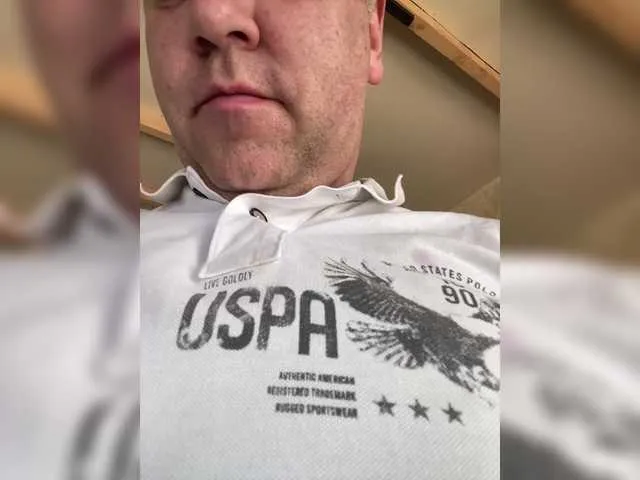 Live sex webcam photo for misterxxx26 #290918746