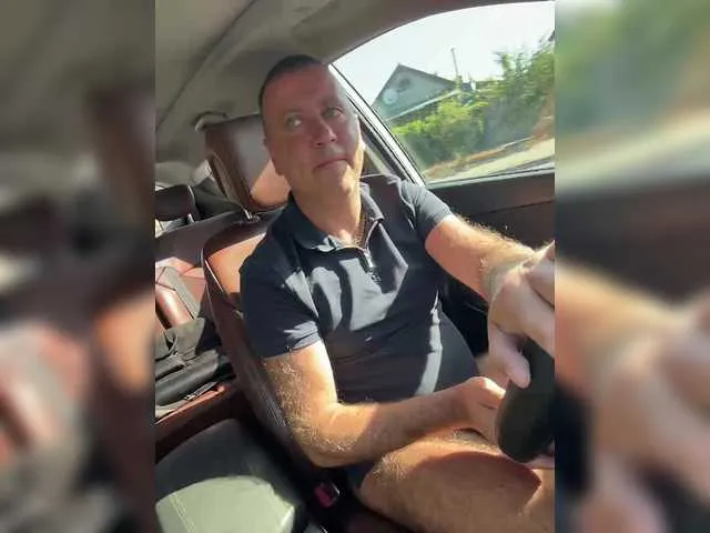 Live sex webcam photo for misterxxx26 #291587012