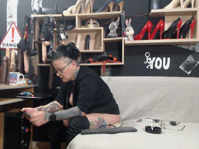 Live sex webcam photo for mistressmiry #272604981