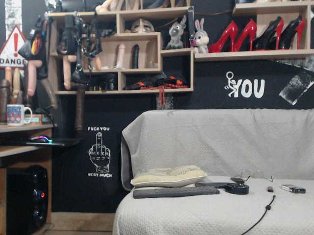 Live sex webcam photo for mistressmiry #272616609