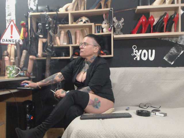 Live sex webcam photo for mistressmiry #273072277