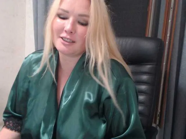 Live sex webcam photo for mmmmIrynammm #273693318