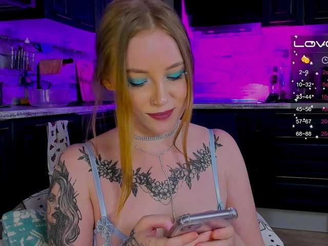 Live sex webcam photo for mollieholly #276050286