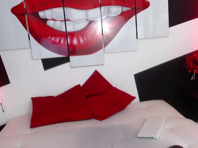 Live sex webcam photo for moly-blondd #273133227