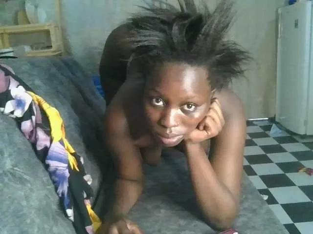 Live sex webcam photo for monah-254 #276695836