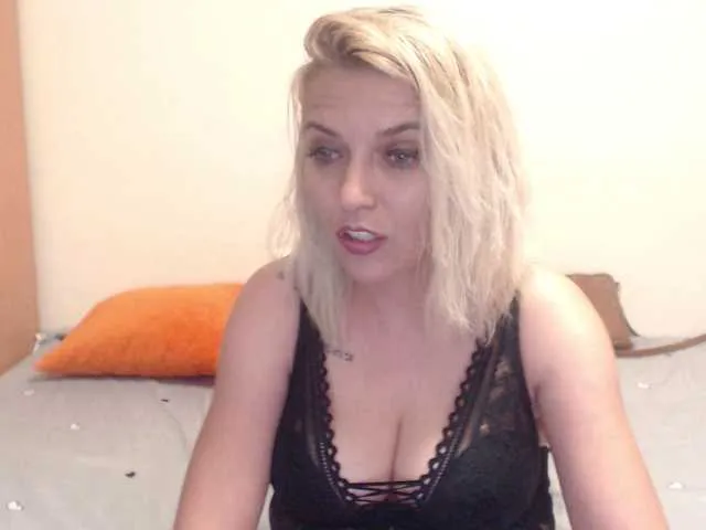 Live sex webcam photo for moniqdiamond #273799282