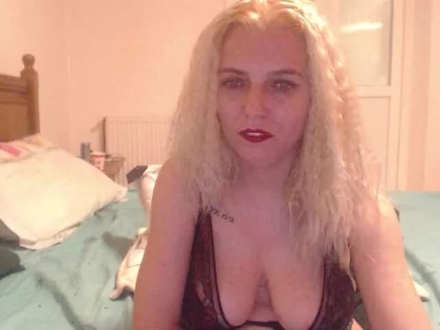 Live sex webcam photo for moniqdiamond #275616736